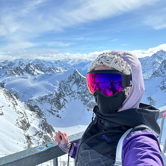 Meet your seller! 👸🏻 - Picture 3 of 7